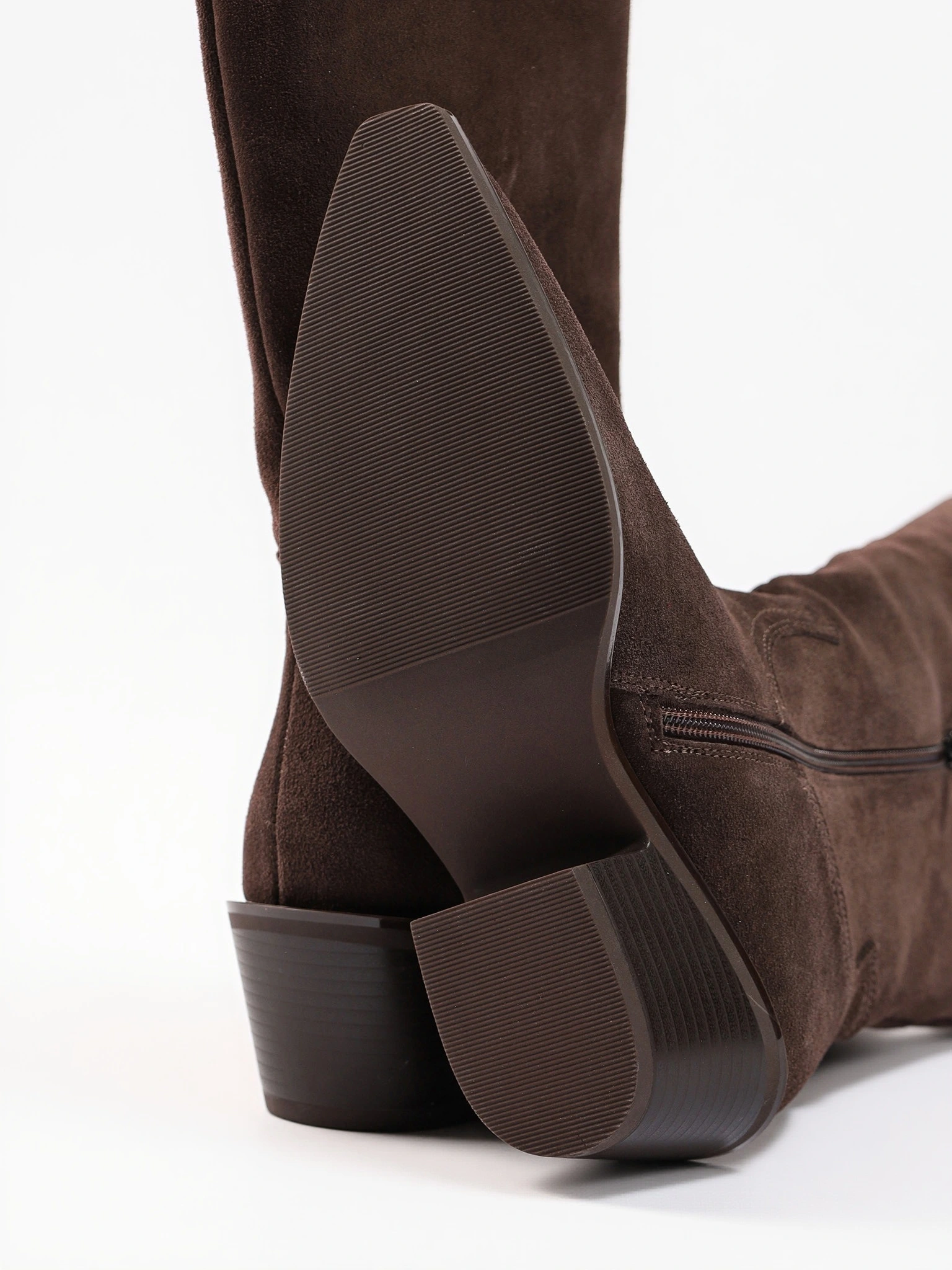 Сапоги-казаки бордового цвета из натуральной замшы